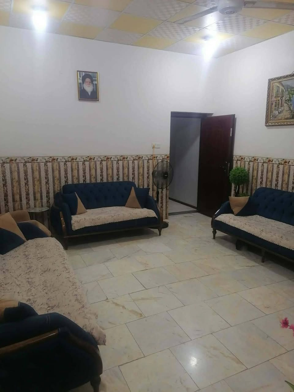 بيت للبيع طابو زراعي مساحة 145 متر 
طابقين الطابق الاول (صاله+ استقبال+2 غرف نوم + مطبخ+ مناور 2+ صحيات 
الطابق الثاني
(2 غرف نوم + صحيات) 
الأساس والسقف صب كونكريت 
البناء طابوق 
الموقع مجمع سادة الحبوبي شارع المطار القديم فرع صيدلية الالفه 
السعر 70 وبي مجال 
للأستفسار *********** النجف, العراق

