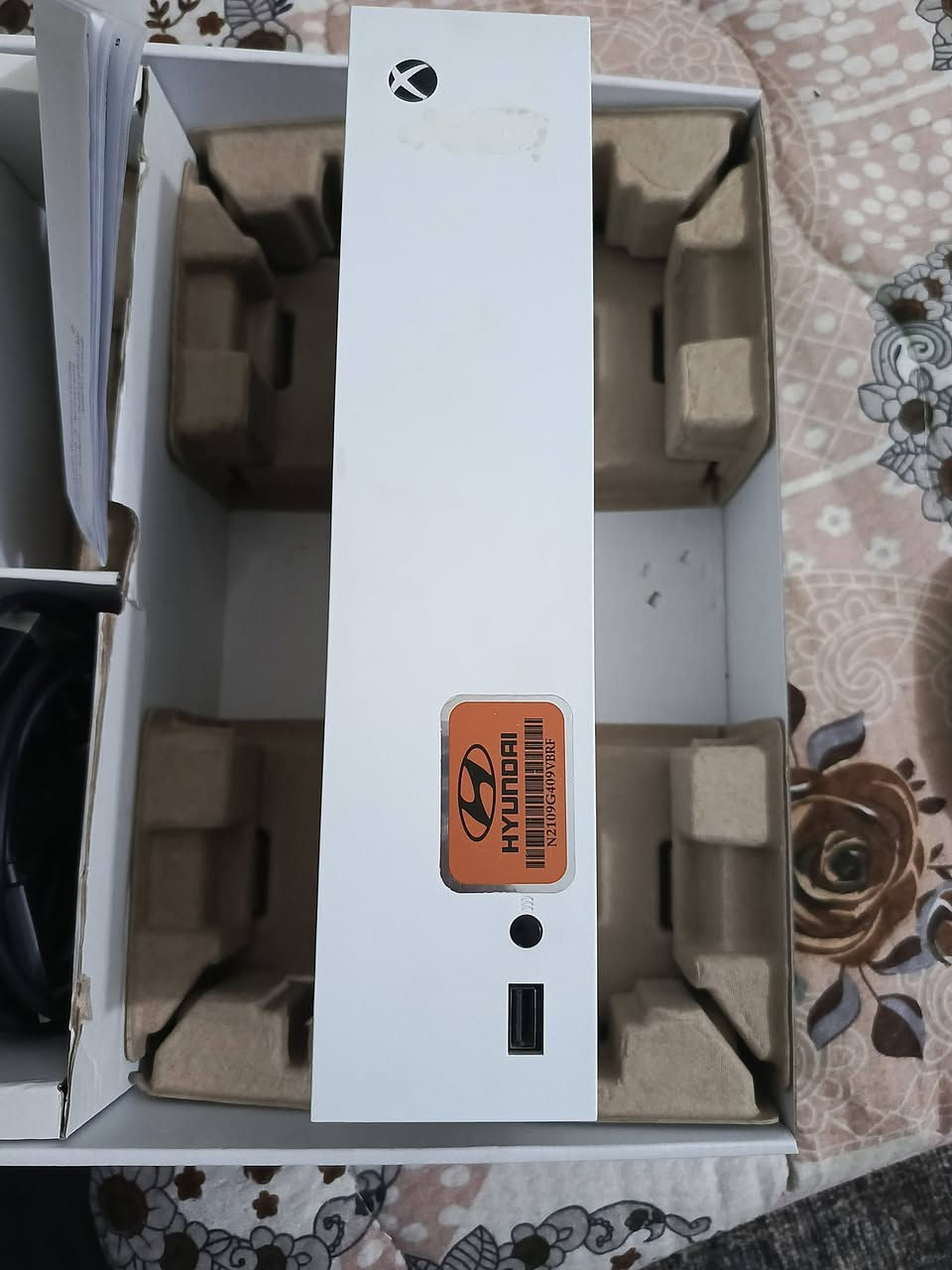 جهاز اكس بوكس سيريز أس
نظيف كامل المواصفات والملحقات ( جويتسك أصلية + كيبلاته HDMI) كارتونه وكتلوك 
الجهاز: اصدار 24 ذاكرة 512 ssd الجهاز لا مفتوح ولا مصلح شرط الفحص السعر 450 بي   مجال المكان بابل التواصل واتساب ***********.
الخاص مفتوح
