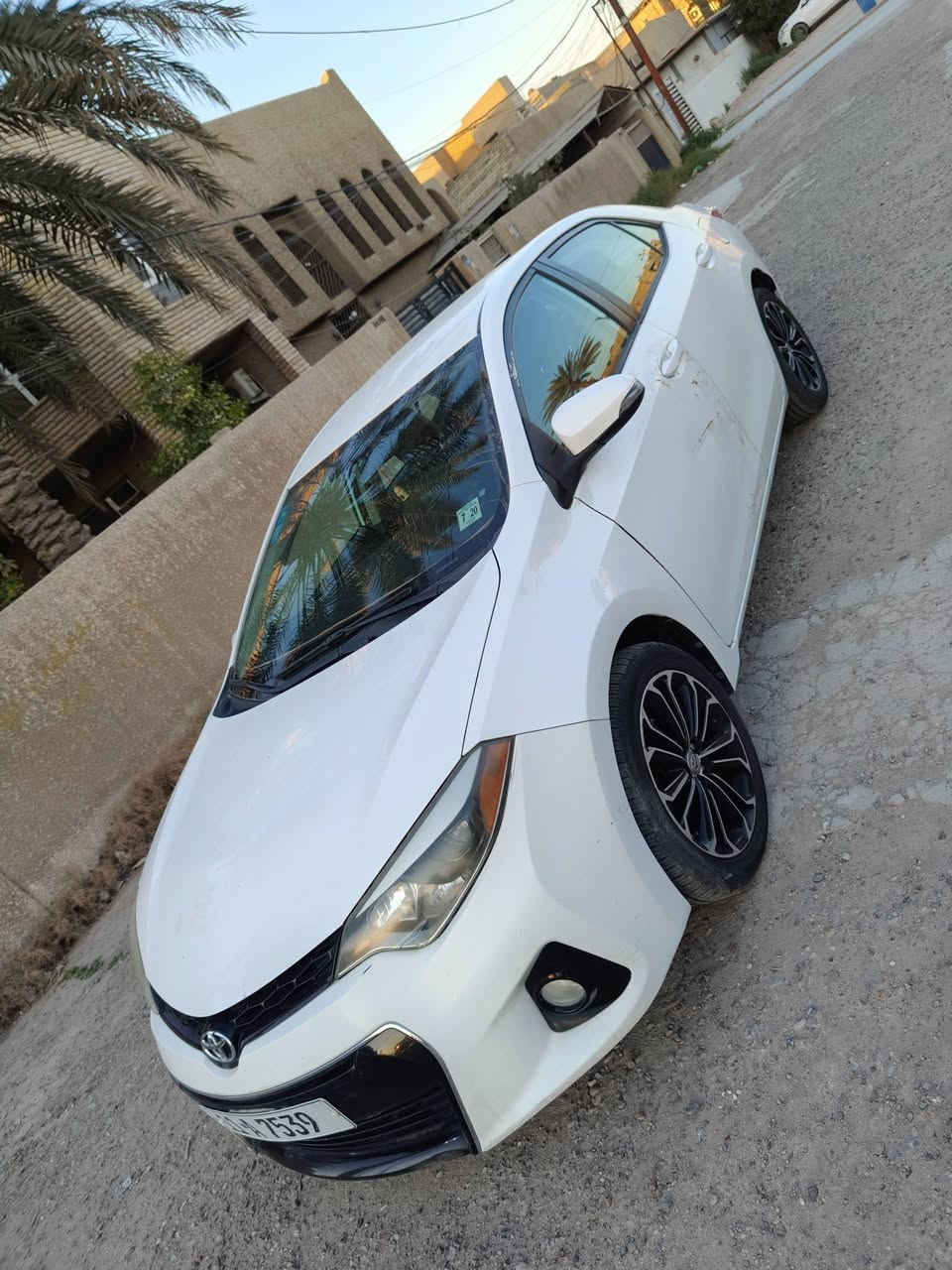 كورلا 2015 امريكي جديده جدآ السياره وجاهزه من كولشي 
صور الحادث بلمنشور بيه صبغ باب خلفي وجاملوغ خلفي وباب السايق بي بارد ..فقط.    رقم بغداد الجديد بأسمي
 بجم كبس
تبريد ثلج 
ماشيه 27 
كامره دواره 
محرك 1800 ممفتوح
لايت زنون
سياره جديده وبلعافيه ع ياخذها 
مكانها بغداد العامريه                  السعر 127 بيه مجال قليل
للاستفسار 
          ***********
