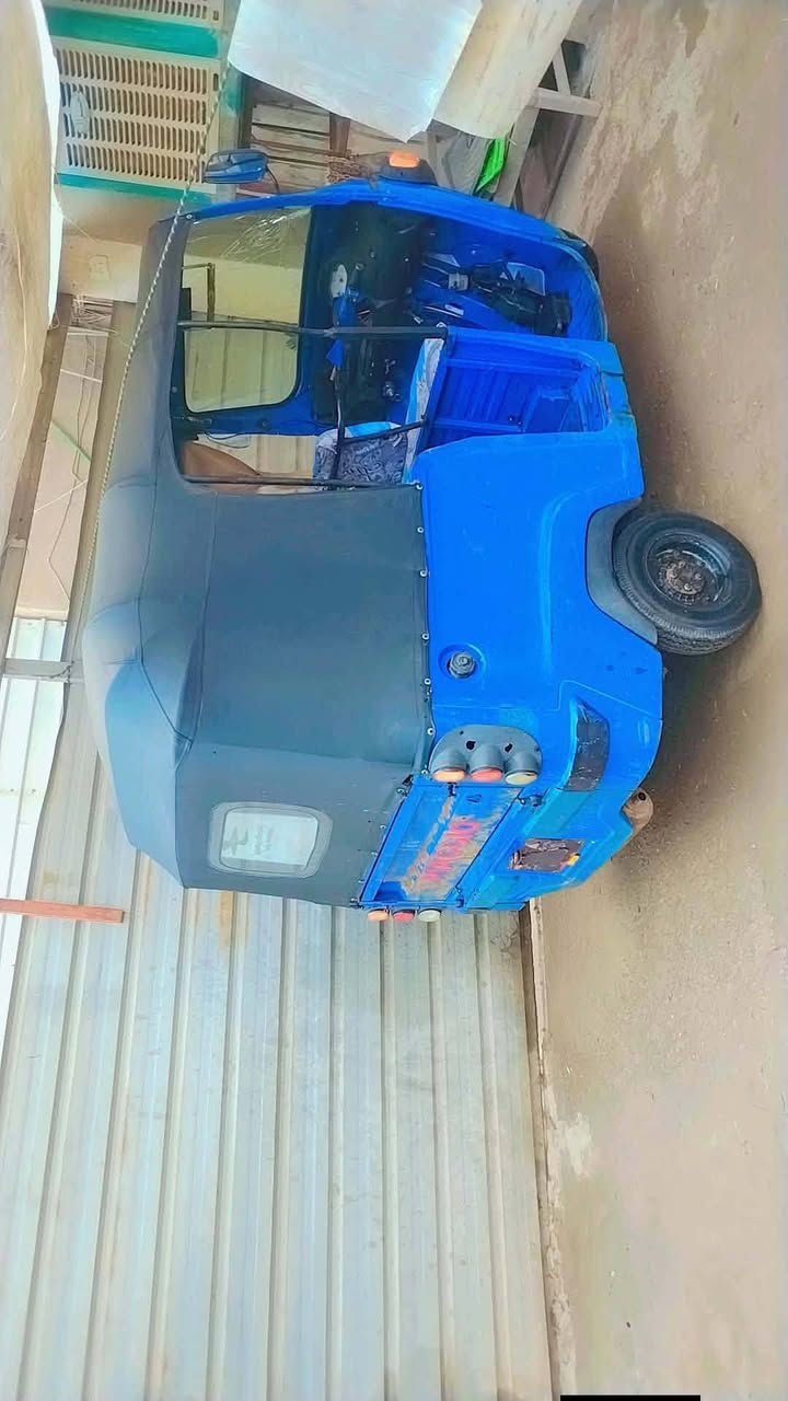 السلام عليكم تكتك بياجو للبيع موديل 18 اوراق كامله  نظيفه ماكينه خير من الله كهربائيات كلها كامله وشغاله تكتك جاهزه من ايدك للشارع السعر مليون 600  وبيها مجال للشراي العنوان بغداد ابو غريب  متواجد على الفيس وعلى الواتساب  ***********
