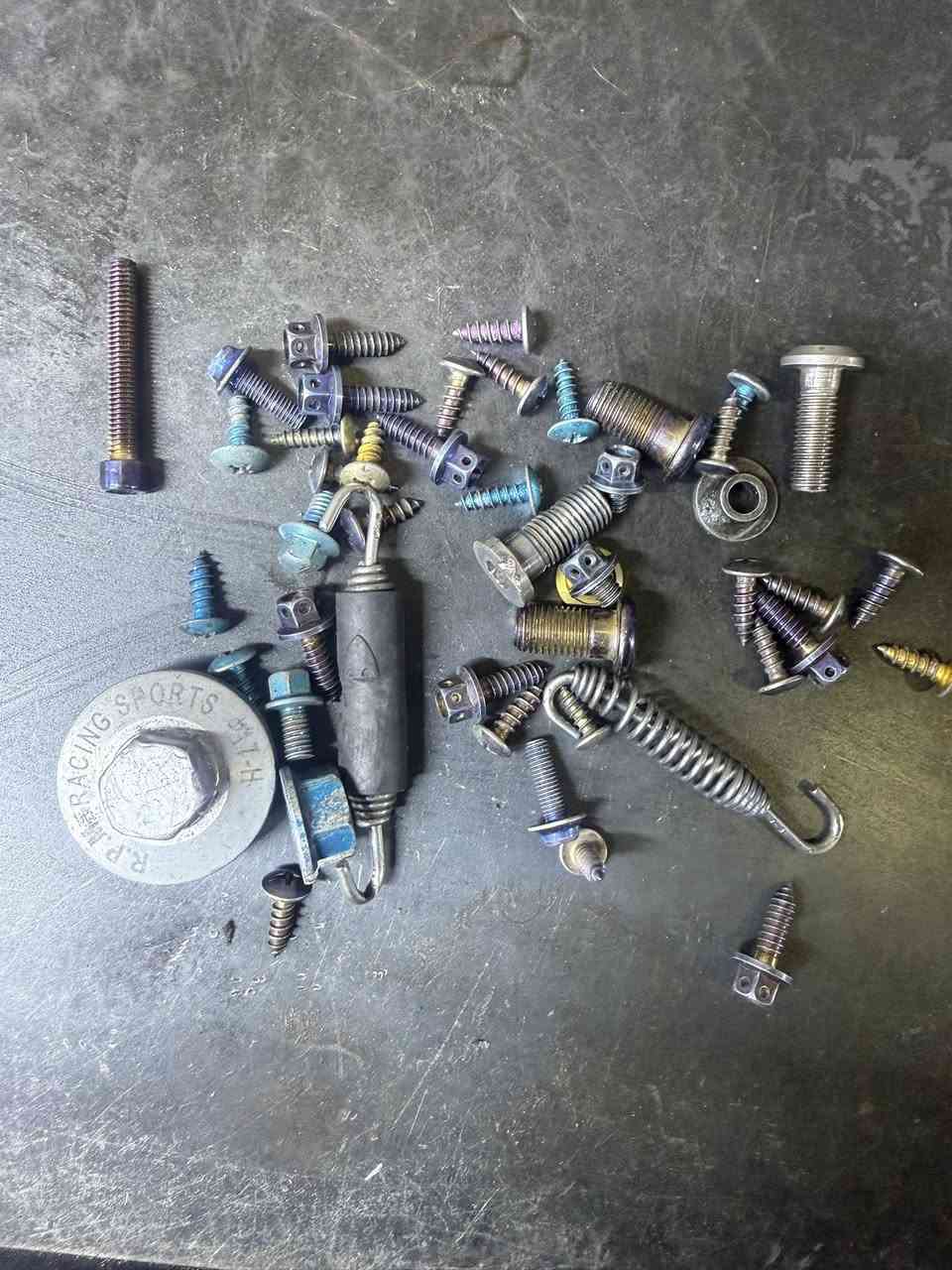 غراض سكنس ماكس
شيال راجع سكنس
بوشه ٦٣
كلبجات سكنس 
راجعه دبل ماكس
براغي

مكاني الاعضميه
***********
