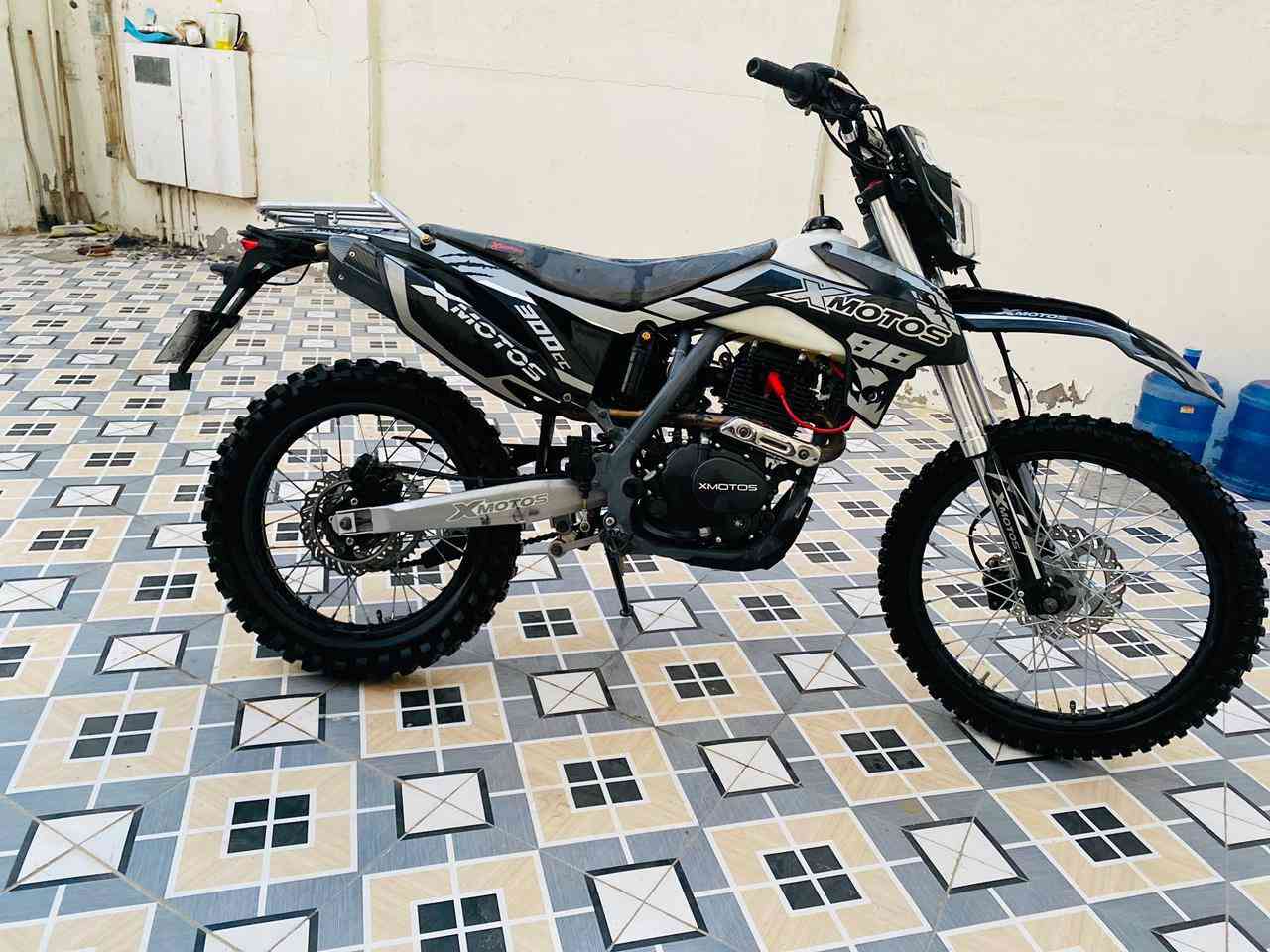 🚨 للبيع دراجة أكس موتور 300cc 🚨
الدراجة جديدة وما ماشية هواي
صار لها تقريباً 5 إلى 6 أشهر طالعة

المواصفات (حسب طلبك فقط):
المحرك: 300 سي سي
عدد الأسطوانات: سلندر واحد
نظام التشغيل: سلف
الجير: خمس سرعات
الإطارات: رياضية للشارع
الإضاءة: LED
الاستخدام: فقط داخل المدينة (مو خارج)
✅ الدراجة نظيفة
✅ ما بيها أي نقص
💰 السعر: بالخاص فقط

***********  اذا تردون موجود واتساب

