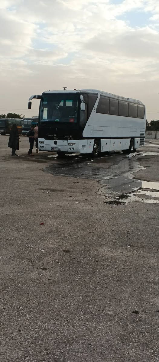 باص 403 للبيع موديل.  2003. سنويه بسمي جديده.
مكينه  جديده  كشن قبظتين
تبريد صيني  6 حار 16 بارد
رقم انكليزي مصطره شرط
العنوان كوت  تليفون 
*********** أبو مهدي
