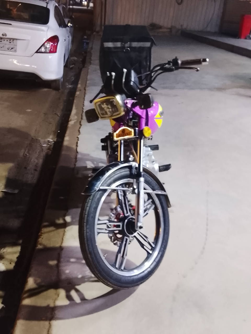 السلام عليكم دراجه للبيع ايراني خمسه كير الدراجه حلوه باوراق المكان بغداد الدوره التل الموديل 24 سونيك***********
