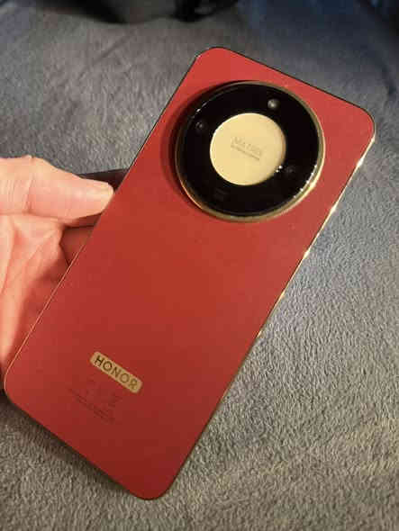 هونر honor X9d للبيــــع فقـــط
مستخدم فقط ثلاث أيام النظافه99%100 اخو الجديد

🔥السعــــر /300 الف🔥🔐 قفل بـدون عملـة 

المواصفات 

- الذاكرة الداخلية : 256 كيكابايـــــــــــــــــــت

- الـــــــــــــــرام : 12+12 كيكابايـــــــــــــــــــت

- الشاشة : 6.79 بوصة - 144 هيرتز - AMOLED

- المعالج : Snapdragon 6 Gen 4 

- الكاميرا : 108 + 5 م.ب. / امامية 16 م.ب.

- البطارية والشحن : 8300 مللي أمبير - 66 واط

الملحقات : كارتون وشاحنة 66للستفسار ***********واتساب
