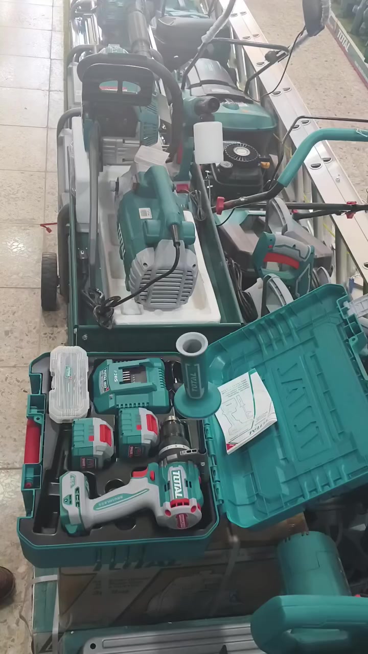 دريل شحن ١٦٦ نيوتن يشتغل همر وتثقيب وفتح وشد مع بطاريتين ٥ امبير وشاحنة ومجموعة براين 💯. 
مركز الشراع – وكيل شركة ToTAL.
✔️ نوعيات قوية ومعتمدة
✔️ أداء عالي وعمر تشغيلي طويل
📍 العنوان: كمب سارة | فرع جامع الشاكري
💰 أسعار تنافسية
📦 جملة ومفرد
🚚 توصيل متوفر
📞 ***********
📞 ***********
📸 تابعونا على إنستغرام: @alshiracenter
