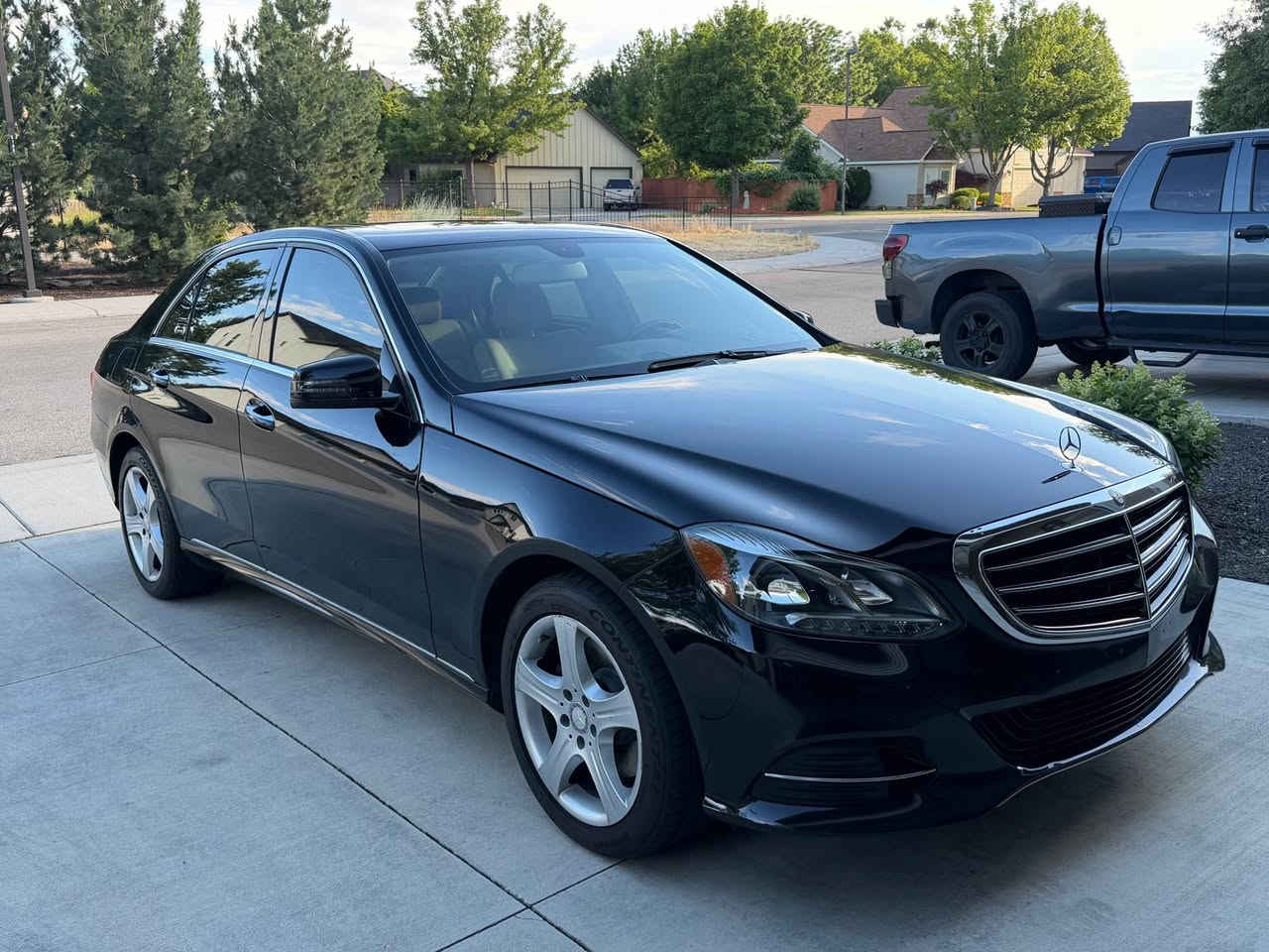 I have this car, Mercedes E class 4 MATIC clean title all maintenance on the dealer has no issue drive very smooth. Everything worked perfect if you have any additional question, you can text me. ￼ Meridian, ID


**إذا كنت صاحب هذا الإعلان وتريد حذفه لأي سبب، رجاءا أرسل رسالة إلى الدعم الفني**