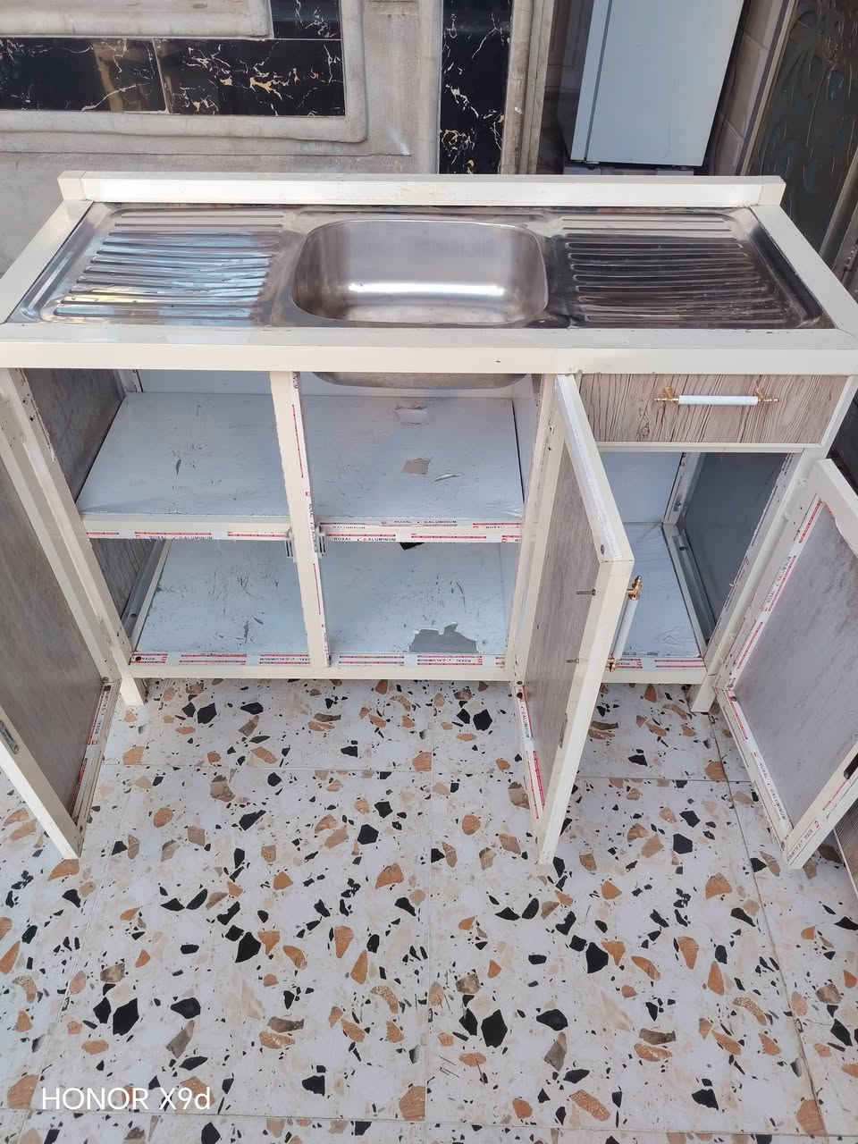 كاونتر مترين 3 قطع نضيف مابي عيب السعر225 وبي مجال *********** مكاني كركوك حي الحجاج
