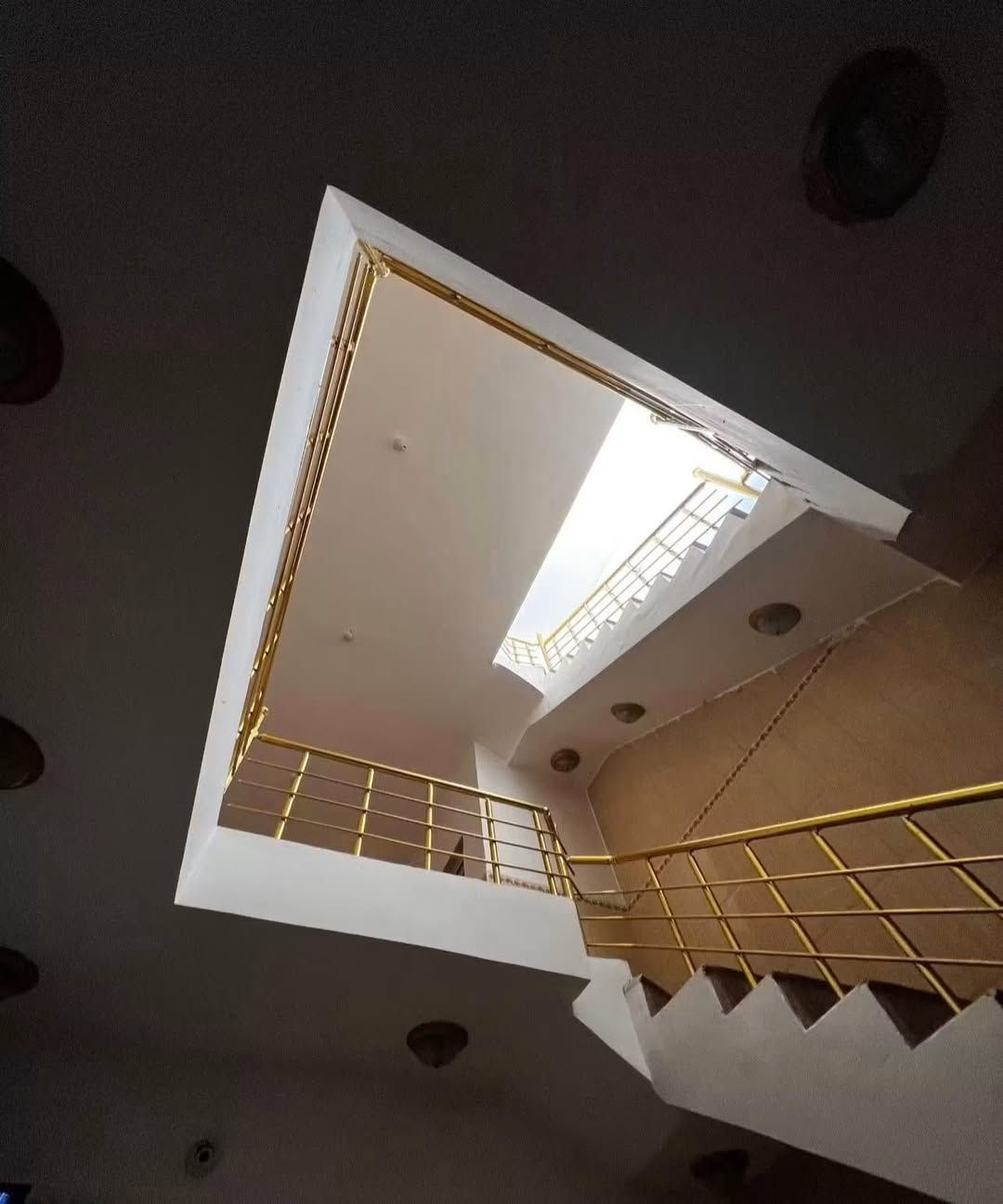 دار للبيع - حي العدالة

🔷المساحة: ١٠٠م² دار بتصميم عملي ومريح وبناء درجة اولى،

 🔶يحتوى على : ٣ غرف نوم ،استقبال  ، صالة مفتوحة ، ٣ دورات صحية،  مخزن من السندويج بنل ، الدار يباع جاهز للسكن 

♦️الموقع: حي العدالة شارع ١٥ موقع ممتاز مفتوح على شارع المستوصف وشارع الجنسية موقع هادئ ومناسب للعائلة

🔶السعر : الاتصال على الرقم ادناه ،

🔷للتواصل : *********** او واتساب لنفس الرقم ،

🔶 يرهم مراوس بمجمع الاميرات٢ مساحة٣٠٠ متر او اكثر 

♦️عقارات بمواقع متميزة سكنية وتجارية داخل الصفحة♦️

🔷بيع وشـراء العقارات في حي النداء ومنطقة R1 والنقابات🔷

🔶مـرتـكـز عـملـنا هو بـنـاء الـثقـة وتـرسـيـخ الـمـصداقية 🔶
