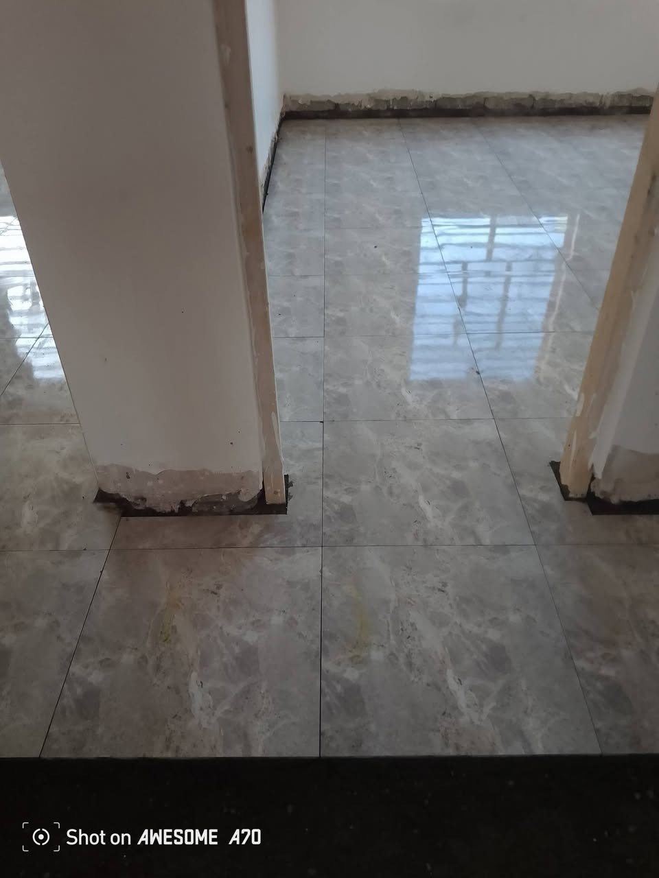 سلام عليكم خوان جاهزين الي عمل سيراميك ومرمر بل ماده والخبط ولي عمل سكريت وتصفير جدران بل سمنت شغل ليزر درجه فول *********** ***********
