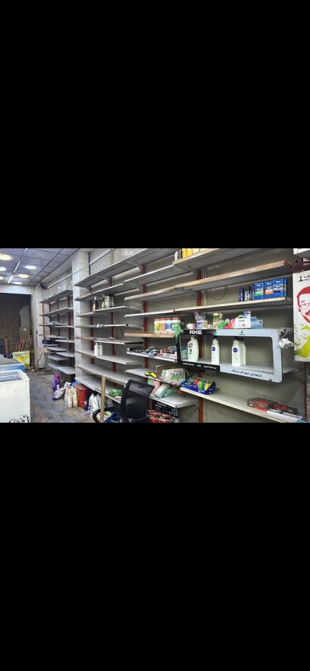 السلام عليكم

عندي غراض ماركت للبيع 

رفوف

ميز

سبلت 3 طن 

مبرده كونغيرا كبيره 

عارضه بهارات 

للاستفسار ***********
