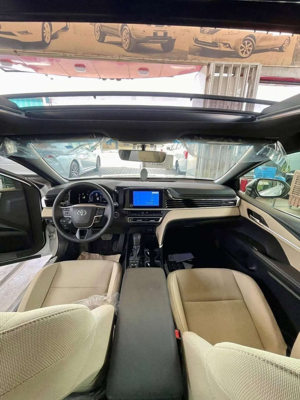 تويوتا كامري هايبرد LE للبيع 🚗

🔹 ياباني أصلي
🔹 وارد عبد اللطيف جميل
🔹 فول مواصفات – سقف بانوراما 
🔹 الموديل: 2025
🔹 اللون: أبيض
🔹 ناقل الحركة: أوتوماتيك
🔹 الوقود: هايبرد (بنزين + كهرباء)
🔹 العداد: زيرو – وكالة

✅ سيارة جديدة بالكامل
✅ اقتصادية جدًا في الوقود
✅ جاهزة للتسليم الفوري
✅ تقبل الفحص في الوكالة

‼️ لمعرفه السعر علق برقم 1 ‼️
[متوفر مرقم جاهز سنويه ولوحه ]

📍 الموقع : بغداد - معارض البياع - الشارع الرئيسي

⏰ اوقات الدوام جميع ايام الاسبوع 
من الـ 10 صباحاً الى الـ 9:30 مساءً  

📞 للتواصل : 
***********/ ***********‬
*********** / ***********
