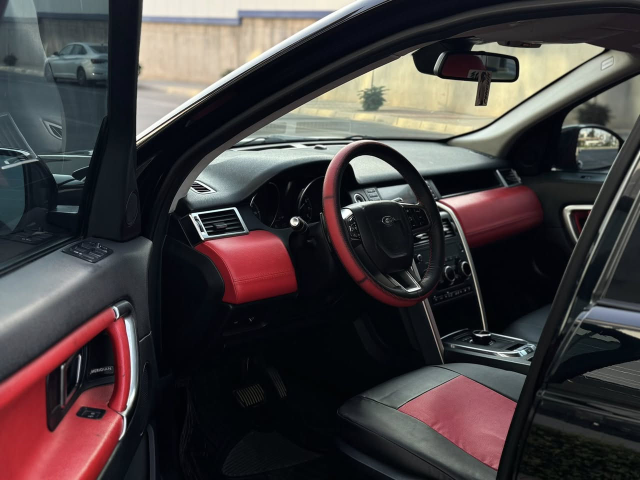 رانج ديسكوفري سبورت موديل 2017 ماشية 121 الف ميل مواصفات بلاك توب داخل احمر مميز كير محرك تحويل غرامات بشرط مكان سيارة دهوك السعر مناسب *********** ***********
