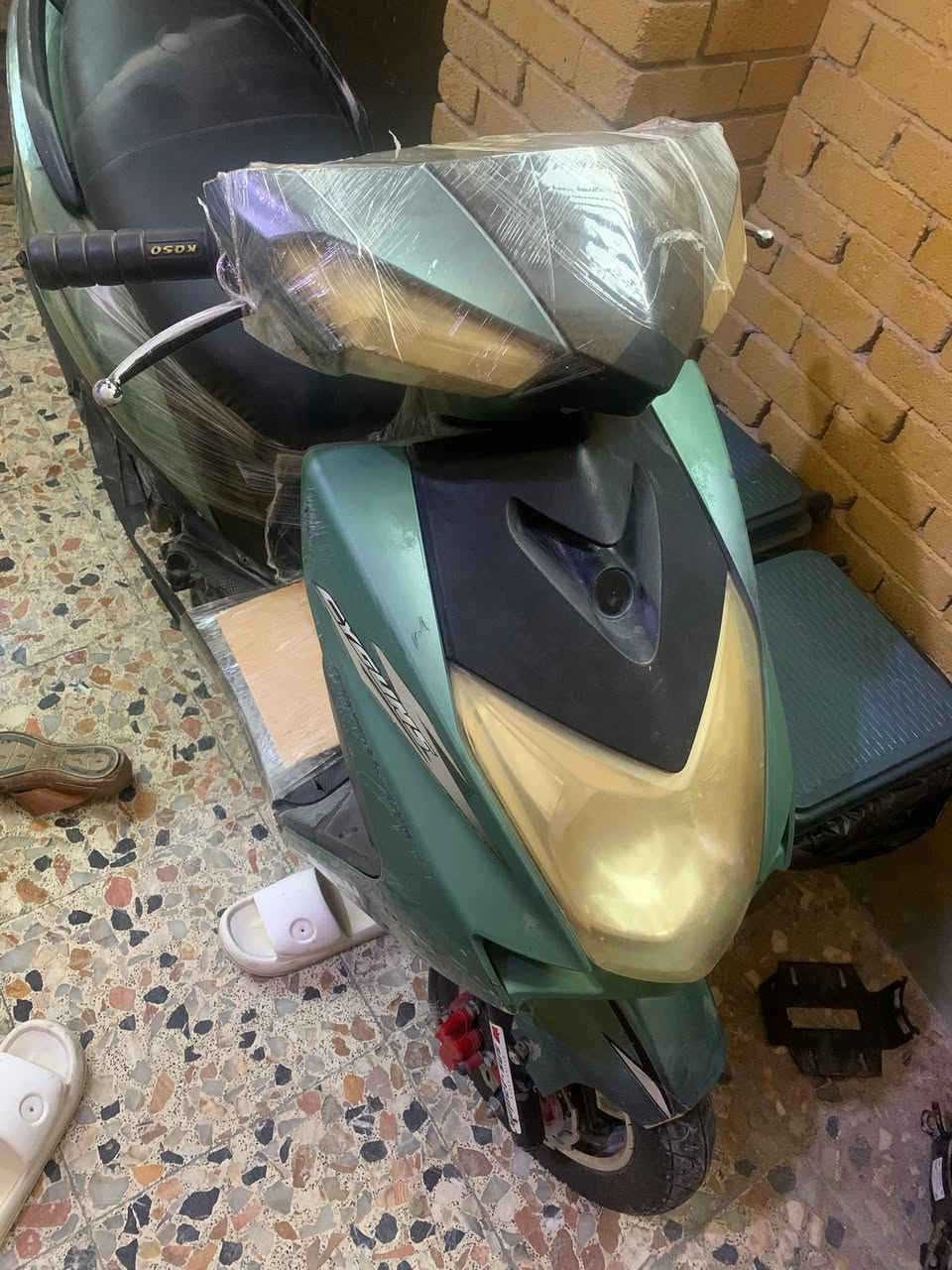 دراجه سكنس صيني حديث22 كهربائيتها كلها شغاله سلف هندر لايت بك لايت عالي ناصي بك لايت اسود طافي 🔱 دراجه مكينه ناعمه بيها ملاحضات بسيطه وهيه التخلي رجلك عليها مكسوره بس مو كلش وعندك البجم مال عداد مشلوع بس مو كلش بس برغي وعندك الجاملغ مكسور فقط دراجه خير من الله✈️  مال كراب بعد اي نقص مابيها شلعه ومعدل الله شاهد مكينه لوزه بس دراجه يرادلها ملاحضات بسيطه 275 وبيها مجال حك الجيه ممتواجد خاص فقط واتساب *********** واني بخدمت الطيبين ♥️ مكاني بغداد .الجديده
