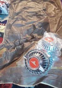 عندي البيع كبات و جادر مال تكتك اخو جديد مال شركه  موديل 22 سعر 40 بيه...