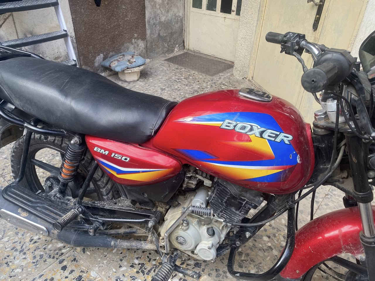 يالله السلام عليكم بوكسر موديل ٢١ مرقم لوحة وسنوية انكليزي تحويل ثاني دراجة خير من الله وتاخذهة تندعيلي عليهة حتة اذا حاب جيب فيتر وتعال افحص بعد احله من الصور 
السكن بغداد الرقم ***********
