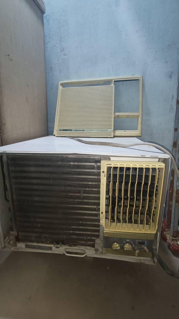 مكيف جنرال . باب أول . طن ونص . ابو السفيفه 
شغال كله بلاد 
سعره 250 قفل كلش ما بيه مجال 
مكاني قضاء المدينة 
***********
