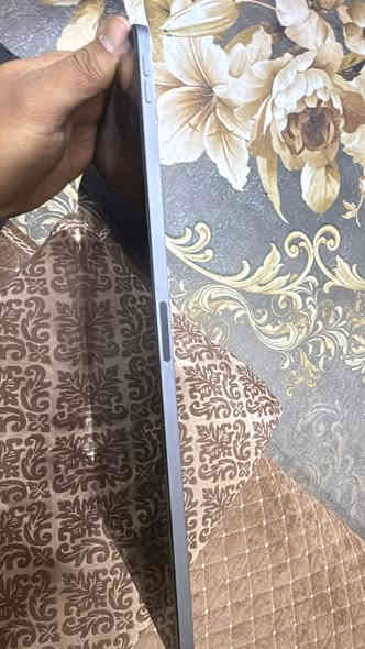 سلام عليكم ايباد بروه m1 حجمه ١٢.٩ ذاكره ٢٥٦بطاريه ٨٠سعره ٦٠٠قفل مكاني بغداد مدينه الصدر ***********
