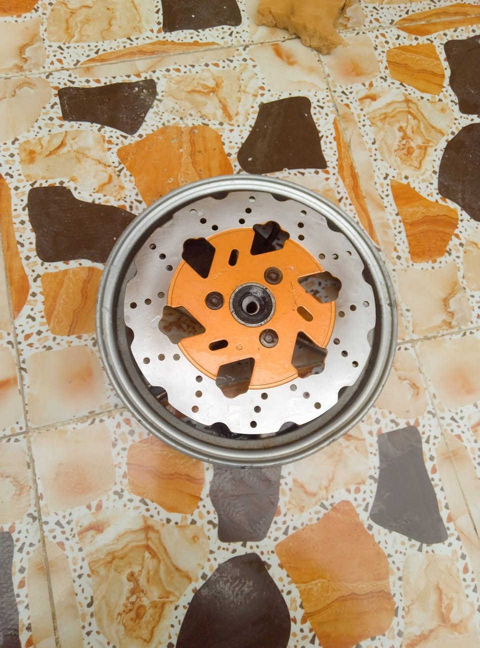 صفاحيات اصليات ختم داخلي ب10الف 
ستانه رياضي ب4الف 
مرايات علامه النصر 4الف 
عمبار بريك اصلي مو تجاري ب5الف
ويل نجمه بلادي اصلي ويا صينيه رياضي بلاديات مو تجاري 
سعر :٤٠
كاسحه مال ايراني:5الف 
خرطوم وكازكيت ب4
رقم الهاتف ***********بي وتساب
