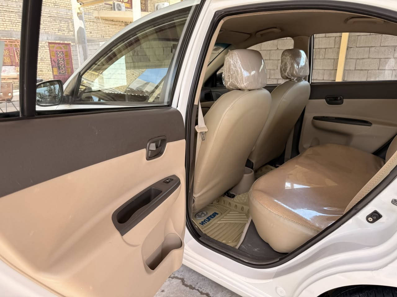 سلام عليكم . سياره للبيع هونداي اكسنت موديل 2011  خليجي محرك 1600.بسمي سياره جاهزه من كلشي حداده جديده تخم تاير جديد دوشمه ما بيه اي نقص السعر107$ . وبيه مجال وشرط الاول اريد تحويل مكاني ابو الخصيب رقمي ***********
