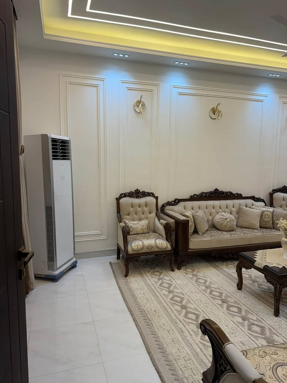 دار للبيع المساحه ١٥٠ متر طابقين ٤ غرف نوم بناء حديث منطقه سيد اسماعيل مجمع الزهراء السكني 
السعر ١٧٥ مليون قابل للتفاوض 
للاستفسار *********** 
بناء حديث وكلشي موضح بالصور
