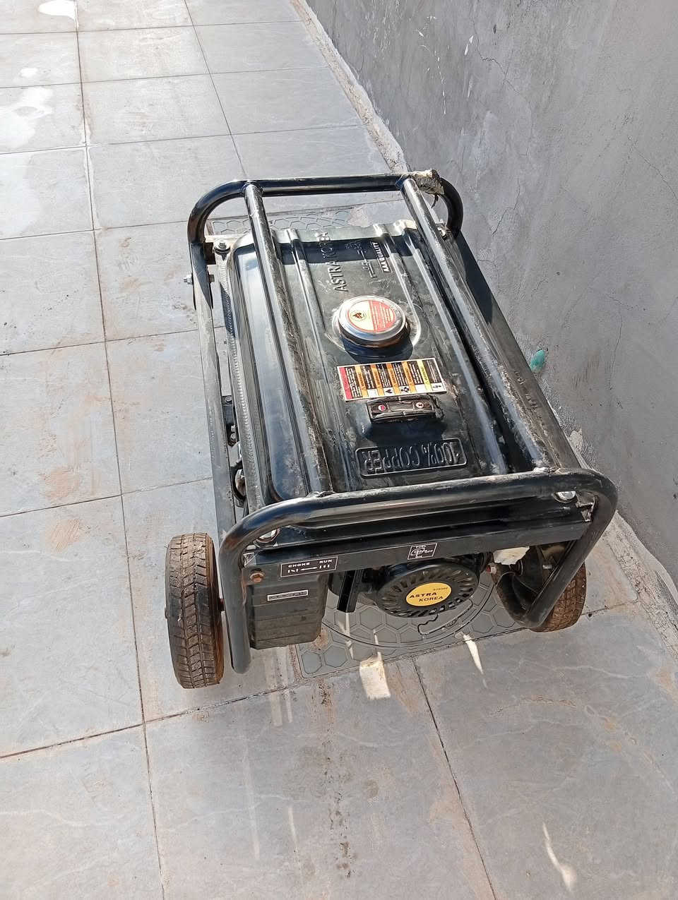 السلام عليكم، مولد بانزين بصمة + سلف +حبل مشتغل شهر فقط يحتاج باتري فقط لان متروك، مكاني الخالص للإتفسار خاص او الإتصال ***********
