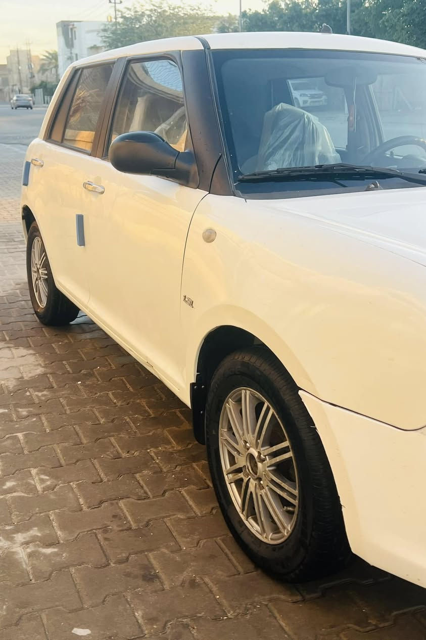 يالله 
ليفان 320
موديل 13
رقم بغداد انكليزي 
كفاله عامه من ضربه وتبديل  
محرك وكير بحاله جيده 
كلج جديد مجموعه كامله 
تبريد ثلج  شغال
حداديه اماميه وخلفيه جديده من دعاميه لدعاميه 
تخم تاير جديد 
ادامه كامله منظومة بانزين 
ادامه كامله منظومة المي 
غرفته جدا نظيفه 
شاشه وسستم صوت جاهزه  
كهربائيات كله شغاله بدون اي جطلات 
 دشبوله ولا كلوب بي شغال كله بلادي 
السعر ٤٧ وبيها مجال بسيط 
مكاني نجف 
***********
