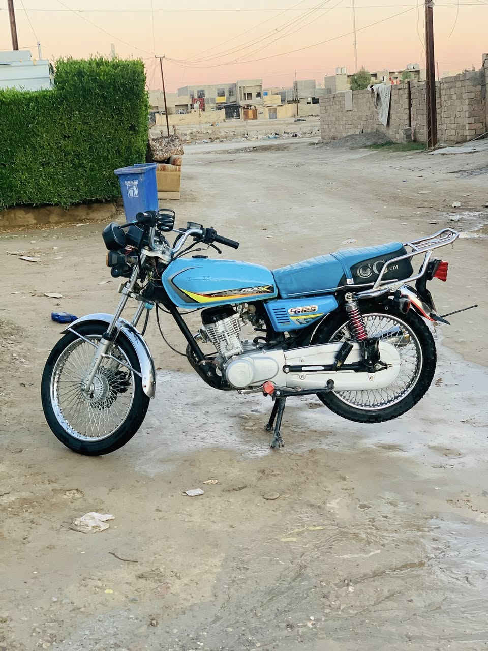 سلام عليكم للبيع دراجه تايكر سونك موديل 23 مبدل بستم فقط كهربائيات شغاله الصفاحيه من جهه الشوته واكعه وبيه صوت فيلسه فقط شلعه ومعدل تجي وشوف السعر 450 وبيهه مجال للشراي للاستفسار ***********
