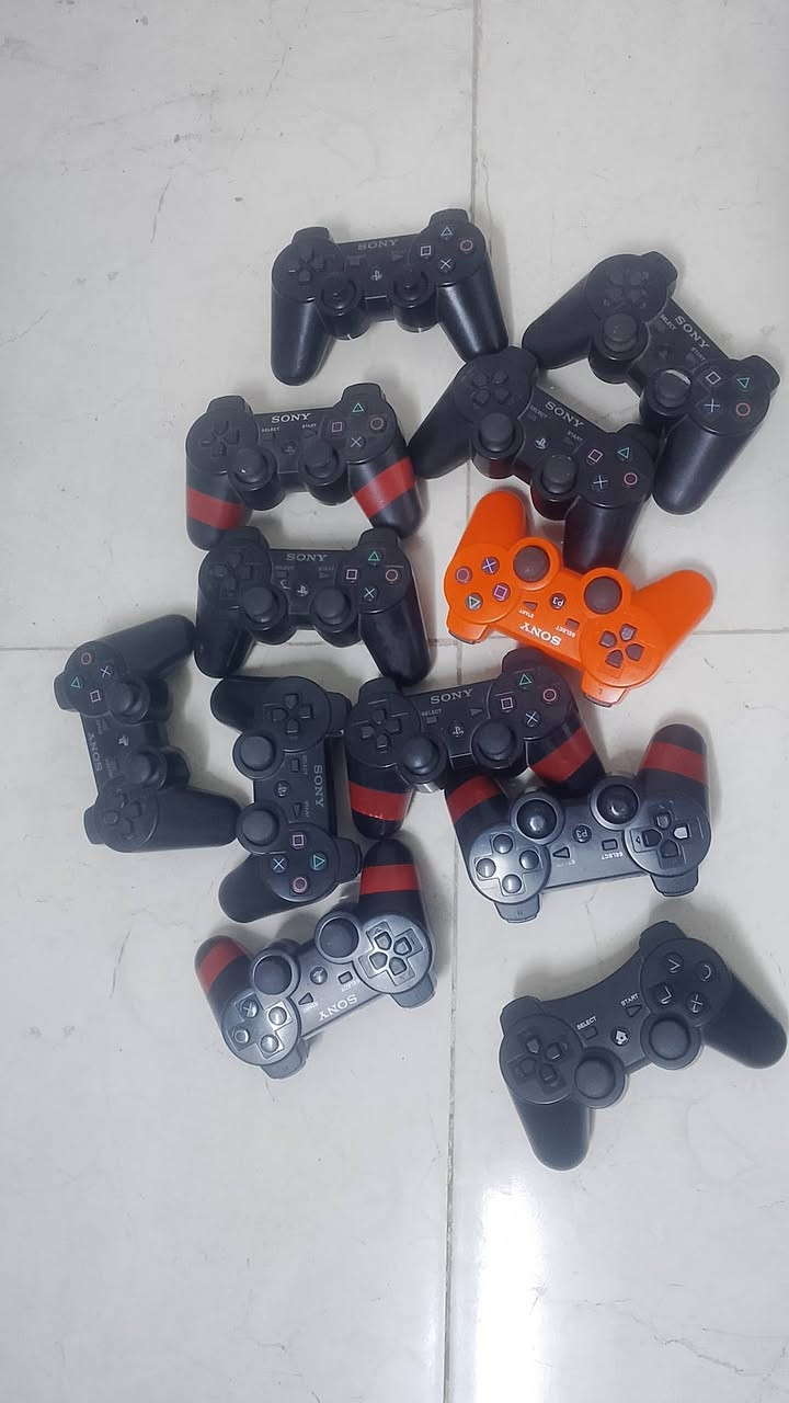 السلام عليكم عندي بلاي ستيشن 4 سليم مفتوح للتنظيف فقط سعره 165,000  وعندي هذولا اليدات شغالات ابيعهم بيش تدفع تدلل ما نختلف عليهم بيهم اصليات وتجاريات


**إذا كنت صاحب هذا الإعلان وتريد حذفه لأي سبب، رجاءا أرسل رسالة إلى الدعم الفني**