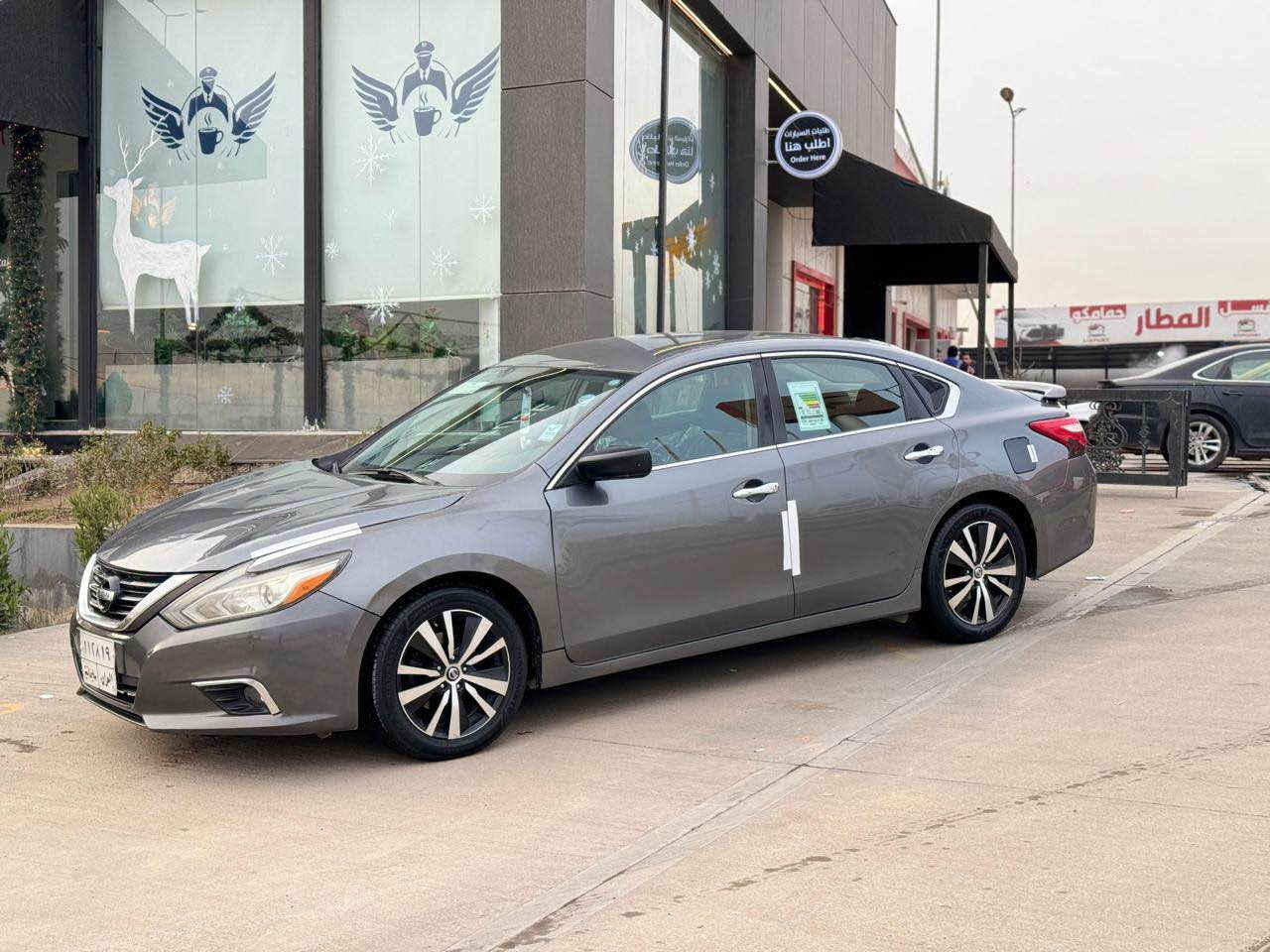 Alltima 2017 
گێر و مەکینەی بە شەرت نەکراوەتەوە
١٦٠ کیلۆمەتر ڕۆشتووە 
دەفتەر بانزین 
ویل کڕۆم 
زینۆن
ساردی و گەرمی بە شەرت
تایەی تازە 
تەحویل و وەکالە بەشەرت
یەک جاملغی تیایە 
سەیارەکە لە کەرکووکە 
سعری ١١٥ و مەجال
*********** كركوك, العراق
