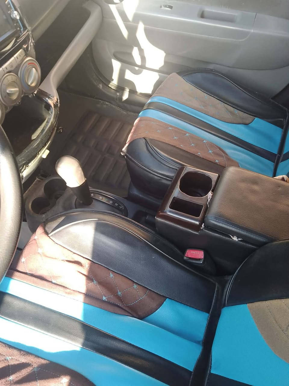 السلام عليكم
سياره ديهاستو ياباني ٢٠٠٧ 

محرك وكير خير من الله يرادله ترتيبات 

وكاله صاحبه منندله وين والماخذه رجال جبير ماله خلك يدور رقم صاحب السياره  +***********مكلف بلنشر
مكان السياره مسيب  
السعر ٢٧
