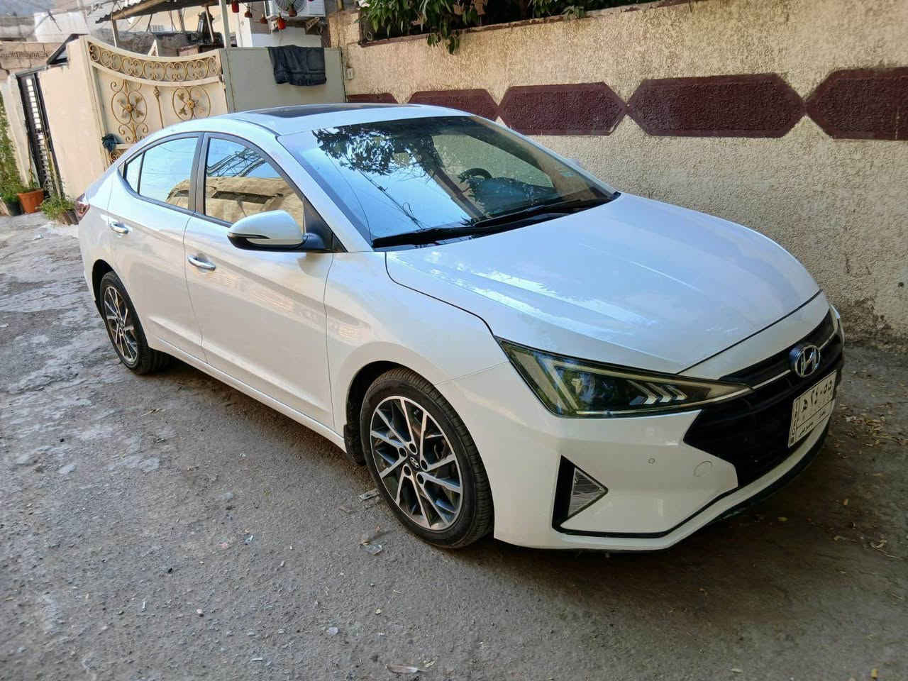 السلام عليكم النترا ٢٠٢٠ خليجي فول ١/١ بأسمي رقم انكليزي جديد فول مواصفات بصمه حساسات خلفية رادار امامي شاشة كاميرا مكينة ٢٠٠٠ اشاير مري ومري شفط ٣ انظمة قيادة فتحة سقف مكينه وكير مكفولات سيارة كلش حلوة ومتعوب عليها السيارة بيها فقط صبغ جاملغ خلفي جهة السائق وقبغ الصندوق اثر طخه بسيطة مكان السيارة الدورة السعر ١٥٣ ورقة وبيها مجال بسيط كلش للاستفسار الاتصال *********** وشكراً بغداد, العراق
