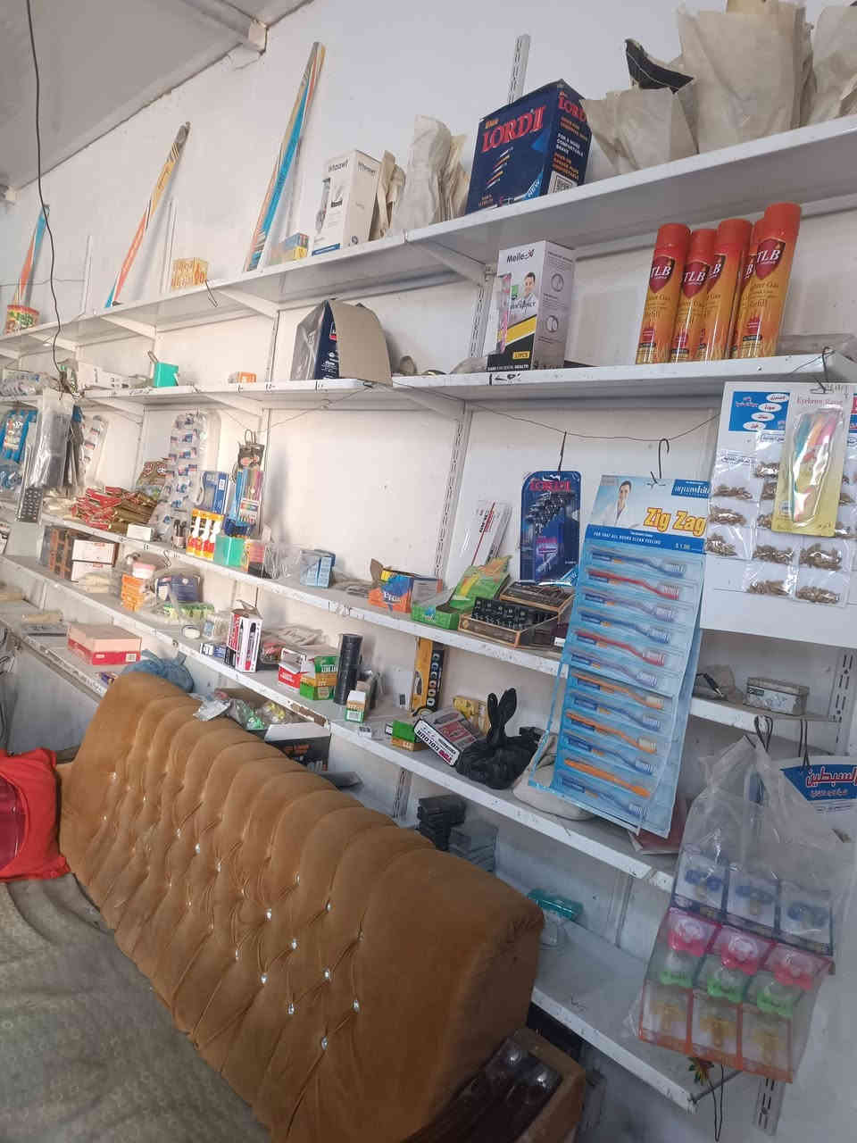 رفوف 65متر براد تركي عارضات اجباس عدد ثلاث العنوان الرضويه شارع المعمل مجاور معمل البلوك ***********
