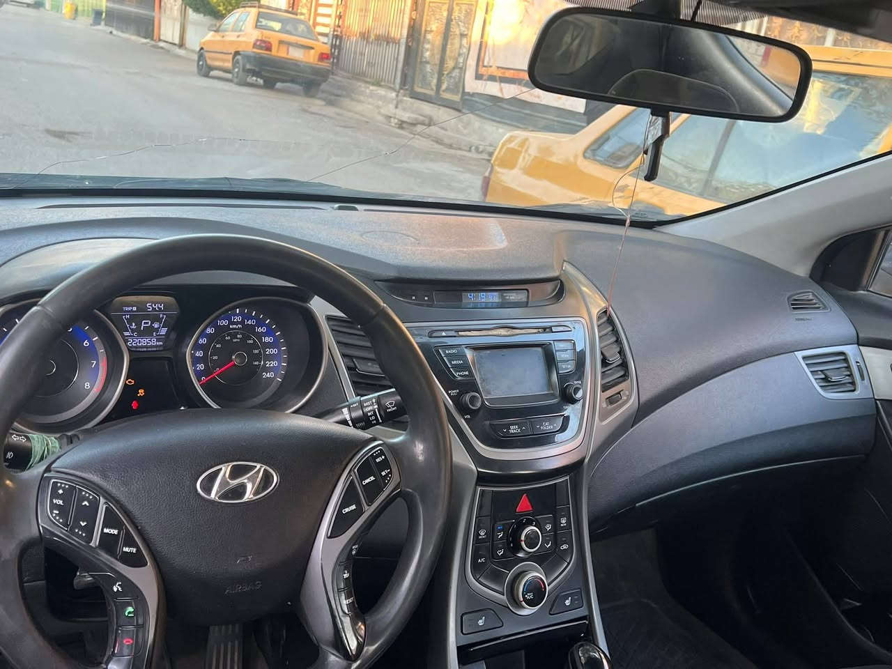 السلام عليكم
ا السلام عليكم 

النتره نص فول مضلع 

المحرك ٢٠٠٠

موديل ٢٠١٥

سياره جاهزه 

العنوان البلديات 

السعر 98$ ***********
