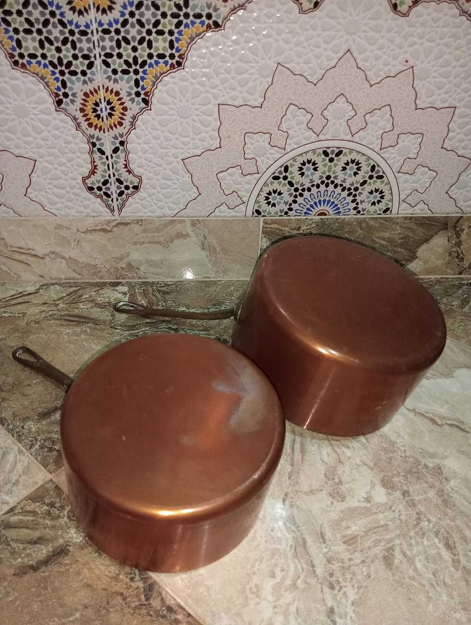 طقم كاسرولات من النحاس الاصيل ،قطعة من تراث المطبخ المغربي الاصيل
الحالة ممتازة جدا:نظيفة و جاهزة للاستعمال مباشرة
التوصيل متاح لجميع المدن 
مرحبا بالجميع


**إذا كنت صاحب هذا الإعلان وتريد حذفه لأي سبب، رجاءا أرسل رسالة إلى الدعم الفني**