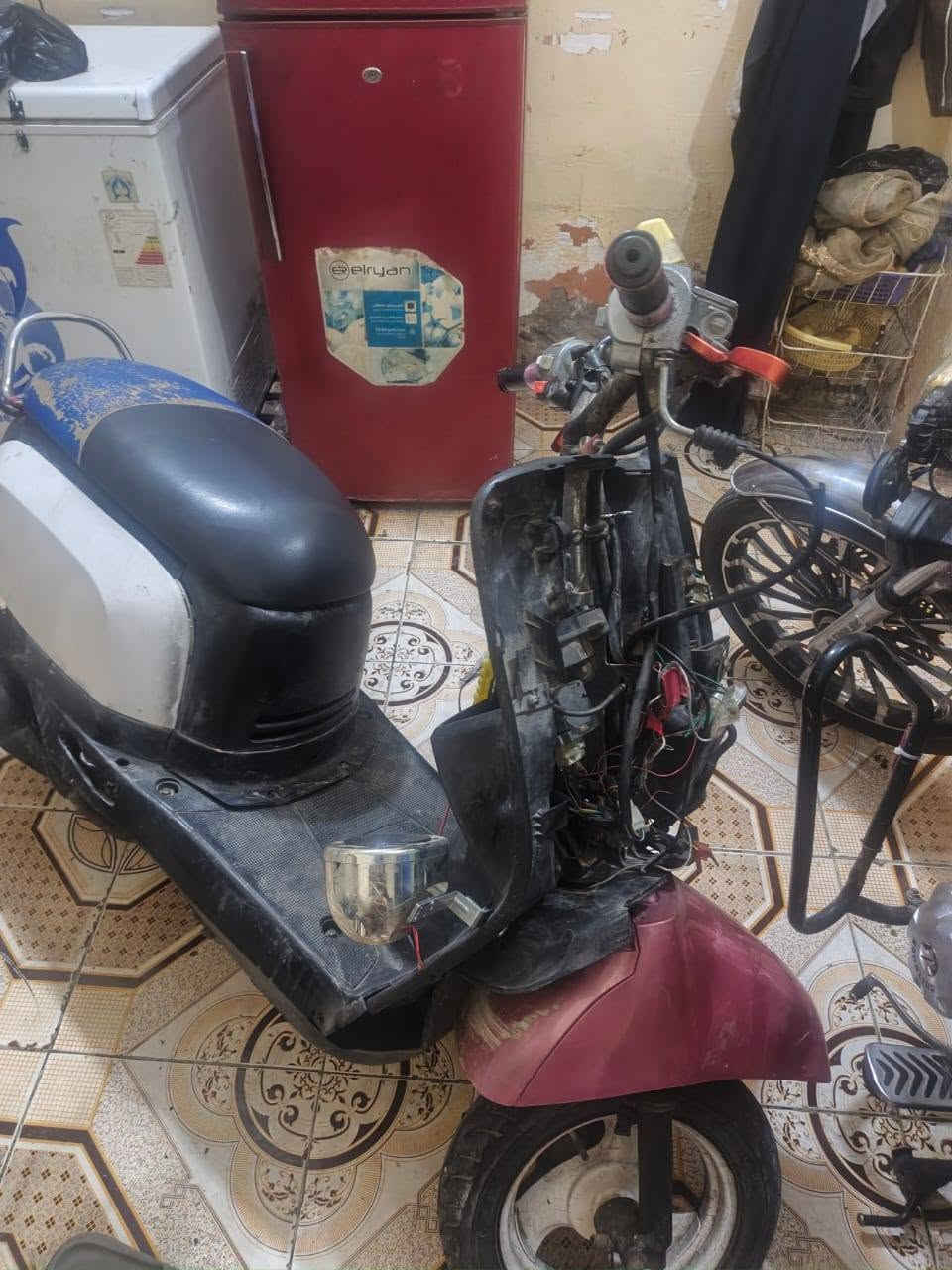 بوليس للبيع مثل ماموضح بصوره راسليني وفهمك تفاصيل اكثر سعر 250وبيه مجال عنوان محموديه رقم ***********
