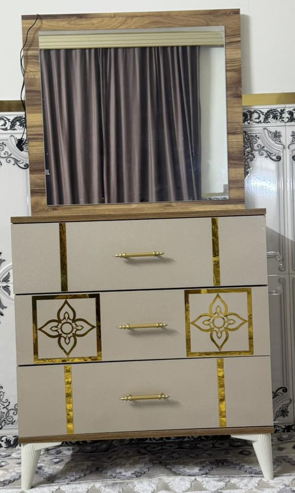 سلام عليكم
غرفه تركيه للبيع نضيفه جدآ مصار سنه من اخذتها الصوميه سويتها حطاطه خشب 🪵 السعر 550

هـ ‭***********
