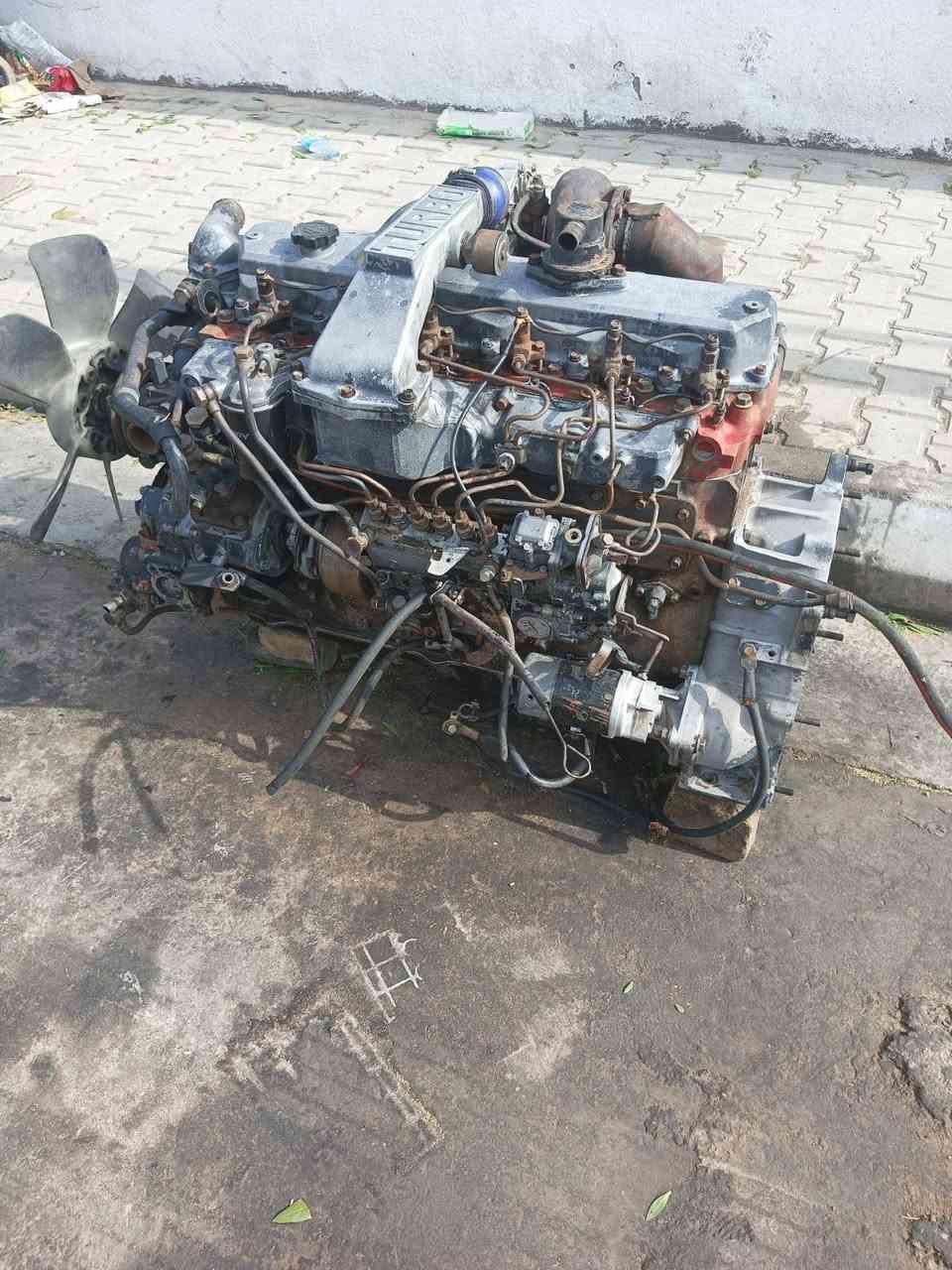 السلام عليكم مكينة هينو استندر لاتنقص ولاتبخر ٧٠سوبر 
***********
