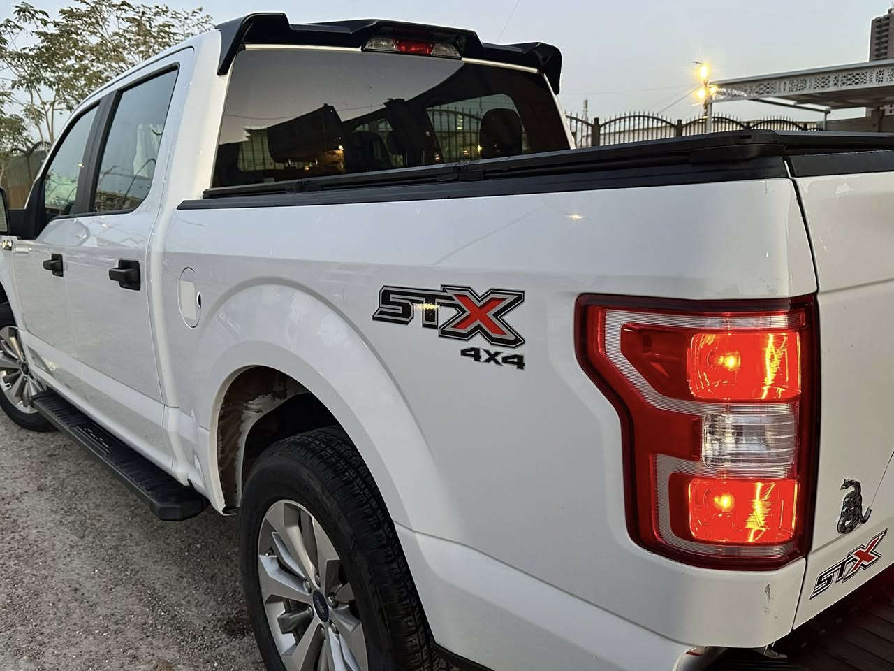 السلام عليكم من رخصه الامن

فورد اف ١٥٠ SEK موديل 2018 

مكينه سته ٢٧٠٠ توين تيربو  انسه صرف بانزين 

تمشي على بانزين عادي 

كير عشر نمر 

فور ويل 

شاشه جبيره شاشه عطال تبريد قطعتين 

داخل جلد باب طويل بدي قصير  

حجم ويل عشرين تخم تاير بيها 

سيارة على وضع شركة ماشيه ٥٨ كيلو 

حادث بنيد ربع جاملغ ايسر 

ابرباك استيرن طاك راجع بلاد

تبديل بنيد بلادي بيها قطعه وحده صبغ 

جاملغ ودعاميه امامي صبغ 

السعر ٢٢٠ 

مكان سيارة بغداد الكرخ 

هـ *********** 

اخوان مكلف بالنشر اتصل على رقم صاحب سيارة اتفاهم ويا 

بالخير على طرفين
