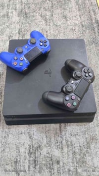 بلي 4سلم مهكر كامل ملحقاته.!  بيه 7لعبات جهاز نضيف مامفتوح  السعر 250ا...