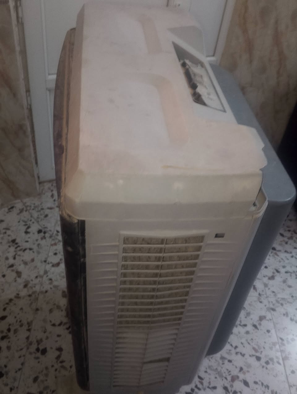 مبرده مستعمله للبيع مكاني ديالى بعقوبه 
شغاله السعر 75 وبيها مجال 
‏‪***********‬‏
