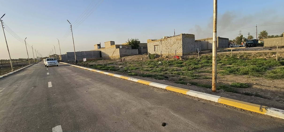 السلام عليكم 
قطعه للبيع المساحه 700متر بالمجمع السكني مقابيل محطة  ال همروز
للتواصل الإتصال على الرقم ***********
