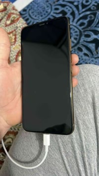 iPhone Xs Max   ذاكرة 512 💿  لون ذهبي   دبل سيم كارت(شريحه الكترونيه) ...