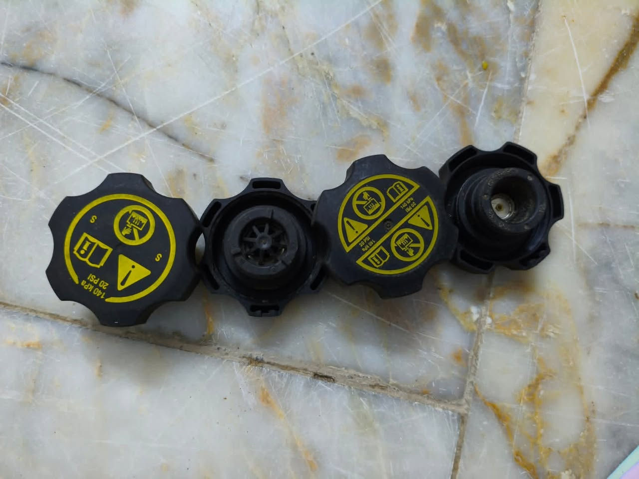 السلام عليكم
اللهم صل على محمد وال محمد 
وصلت وجبة جديدة بعد نفاذ الكميات والحمد لله 
وبنفس الكوالتي السابق والسعر ايضا 
شمسيات كروز بلادي بيجي رصاصي زوج 40 فقط
حساس تاير كروز ماليبو اكوينكس تيران ترافرس تخم 40 الف 
ماسحات جام كروز شكل الجديد بلاديات التخم 10 االف 

كما توفرت ايضا 
قايش داينمو كروز شكل الجديد رقم 1680 اصلي 30 الف  ضمان سنة كاملة 
بطانة جاملغ كاربت الاصلي زوج 40 الف 
فرشة دشبول بلادي حرير القطعة ب12 الف 
زراكات جام زوج 10 الف 
دبة ماء راديتر 30 الف 
قبق دبة ماء زراكات 5 الف 
نوزلات تفصيخ بلادي 
ماطور ماء زراكات 15 الف 
فيشة الغاء اوتو ستوب عرض خاص ب12 الف فقط 
قبق دبة ماء راديتر 15 الف تفصيخ بلادي 
دسكات اصلي ضمان امامي وخلفي
فلتر شوتة وتبريد 
حدادية شمعات دبلات قواعد دبل طبلات بوش طبلة 

متوفر توصيل لجميع المحافظات 5000 فقط 
واتساب ***********
