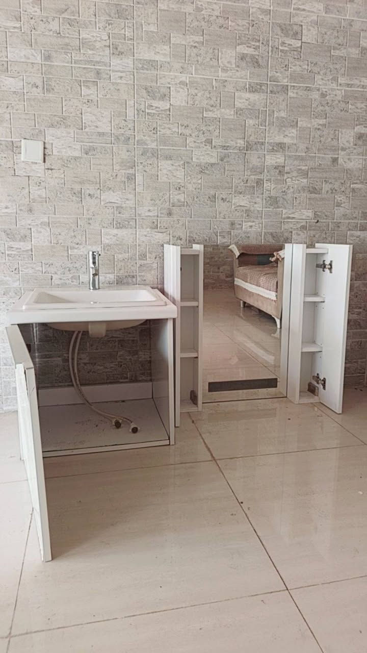 ده س شۆر و ئاوینه هه ڵواسین پاک و جوان بیعه یب بۆفرۆشتن 
قیاس:٥٨سم به ٥٠سم 
نرخ:٤٥هه زار
شوێن:سلێمانی
تیل:*********** السليمانية, العراق
