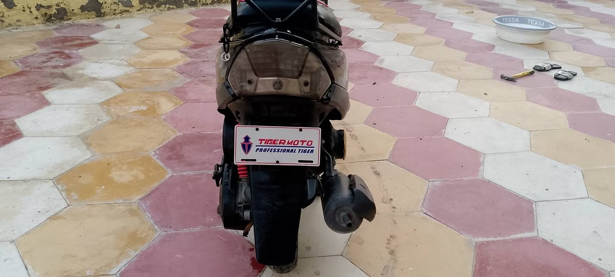 السلام عليكم 🙂
ماكس عدله 

دراجه نضيفه 

سوادات مختمات ختم واحد 

دراجه بالحقيقه انضف من الصورة 

مفتوحه ولفات فقط والباقي كفاله 

دراجه بلاديه للبيع او مراوس 

مااريد دراجه شحن مكاني السنيه
***********
