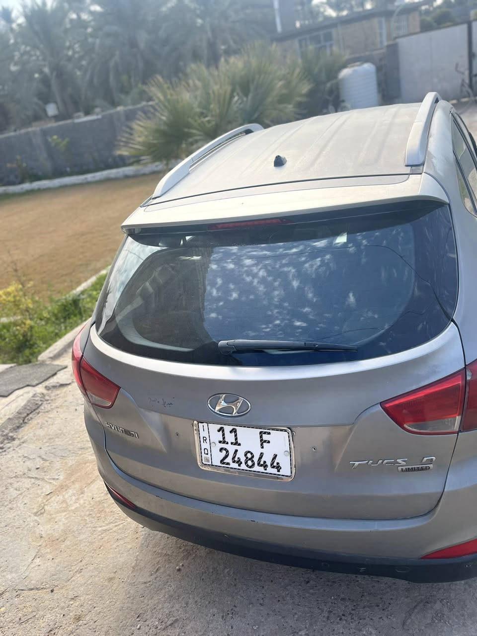 السلام عليكم توسان 2010 محدثه 2015 فقط الدعاميه  السياره مصبوغه عام وباقي التفاصيل كلها بالسونار السياره امريكي 2400 عارضها ب105 وبيها مجال بسيط  العنوان بابل المحاويل قريه البعلوان للاستفسار الاتصال على هذا  الرقم ***********
