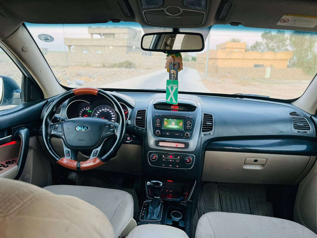 السلام عليكم ورحمة الله وبركاته
كيا سيرنتو 2013 شكل2014 
بدون ضرر كلين سياره 
فول مواصفات خليجي ما عده فتحه بل سكف 
مكينه اربعه دوش 
طخم تاير جديد صدر نظيف سياره 
سنويه وهزه جديد بسمي سياره شرط تحويل  
سعر عبر خاص او عبر الهاتف (***********)
مكان السياره موصل القياره
