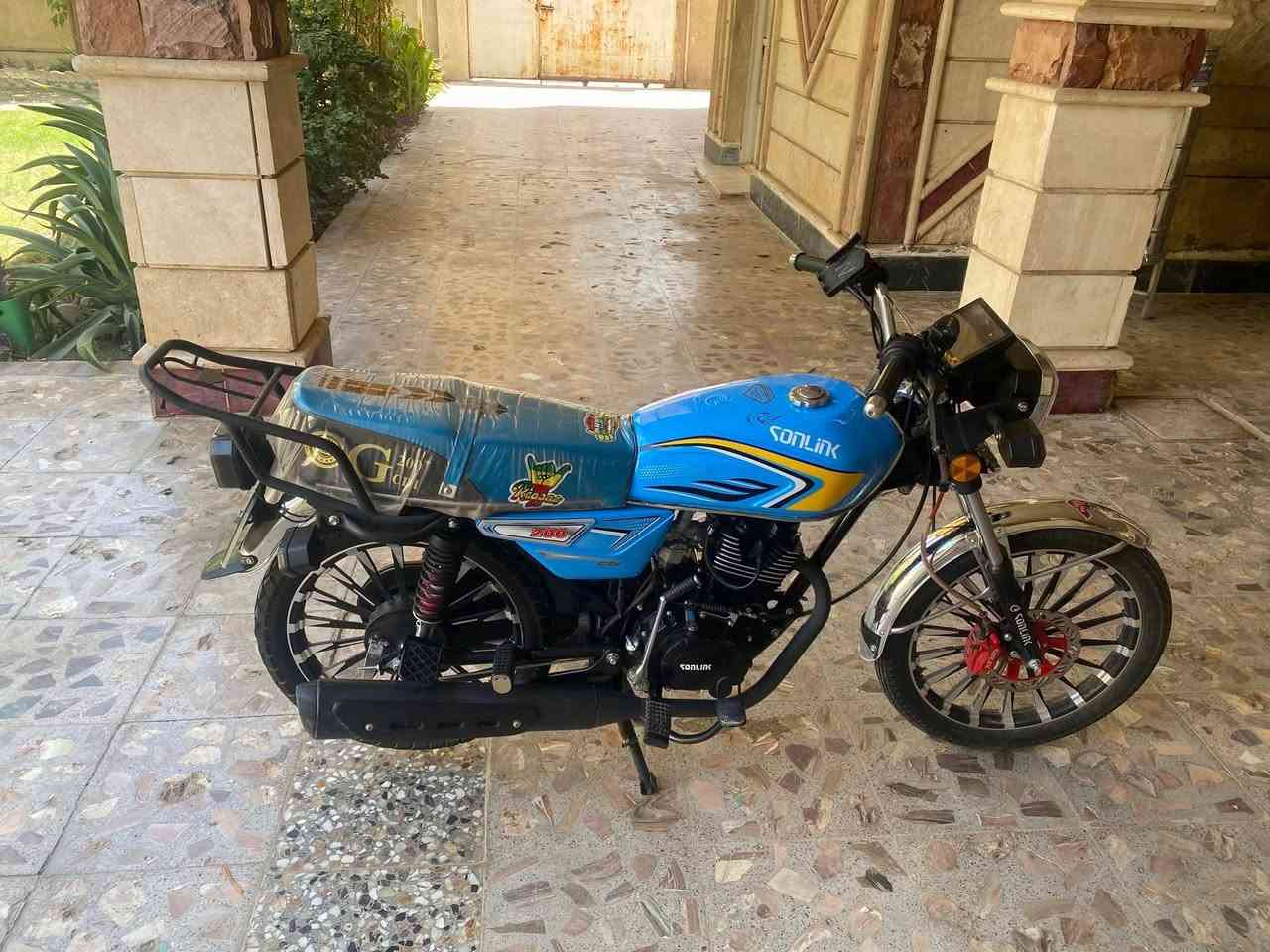 سيفان 2025 دراجة نظيفة مكينه ممفتوحة كاملة مكملة مكاني ديالى شهربان السعر 725 وبيهة مجال ***********
