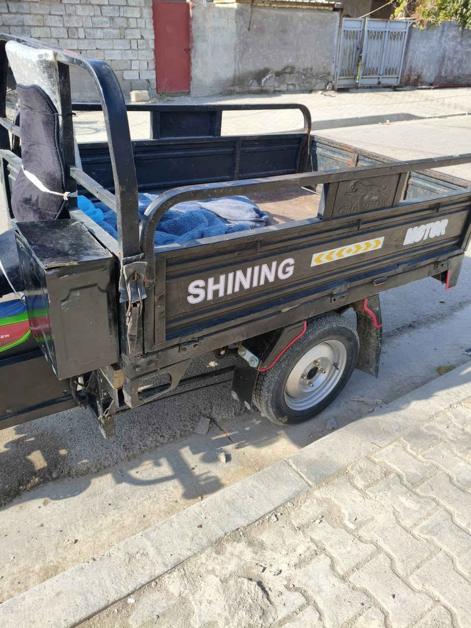 السلام عليكم ستوتة للبيع كلك مكفولة كاملة مابيهة اي نقص تعمير كلة 25 بس البدي وشاصي 16 السعر مليون ومية بيهة مجال الشراي هاذا رقمي ***********رقمي .***********
